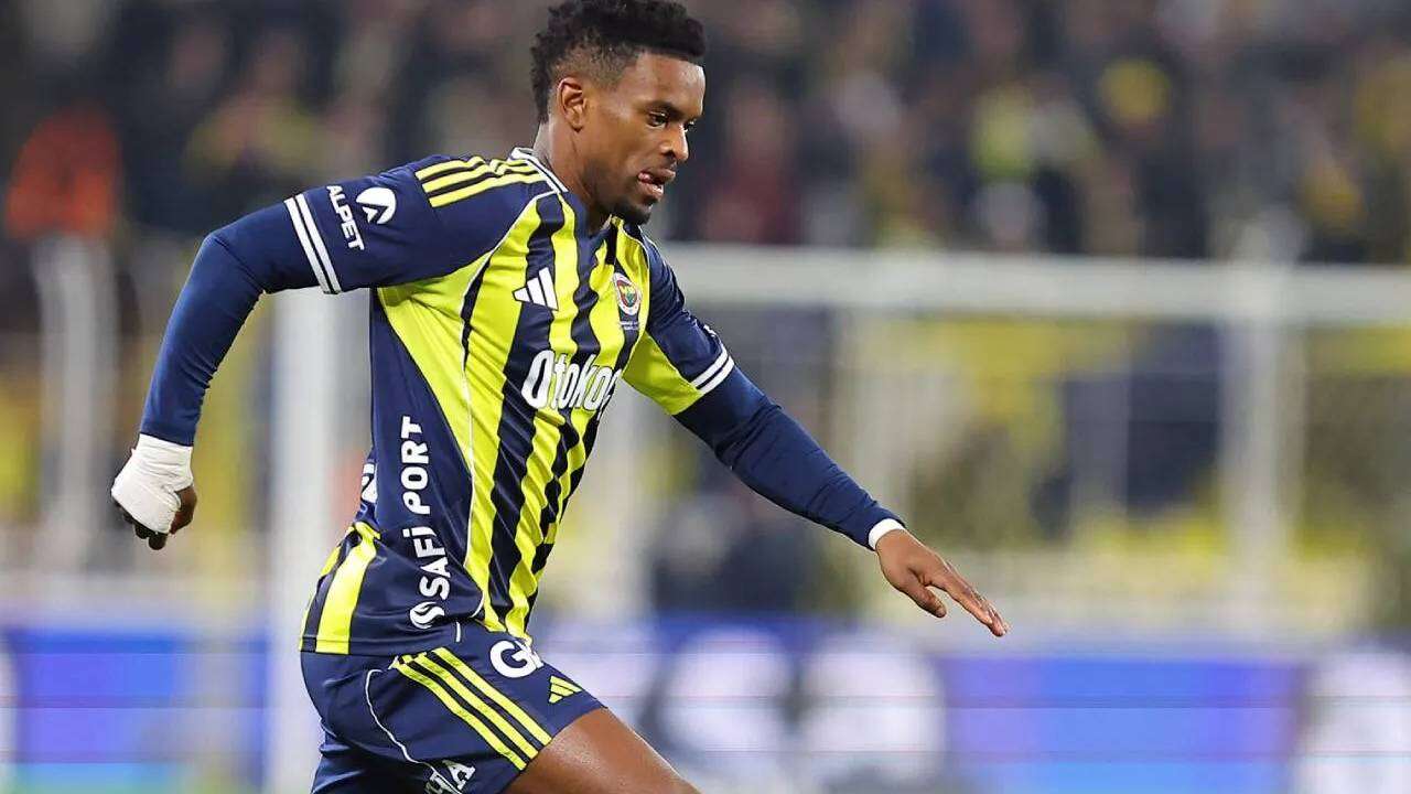 Fenerbahçe'de İsmail Kartal operasyonu: Aziz Yıldırım neşteri vurdu, 3 futbolcunun bileti kesildi! 4